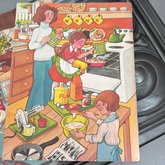 Vintage 1978 KIDS KITCHEN ENCYCLOPEDIA VOLUME 1, 3 and 4 BREAKFAST DINNER SNACKS - Picture 6 of 11